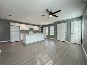 223 Loch Lomond Dr in Wichita Falls, TX - Building Photo - Building Photo