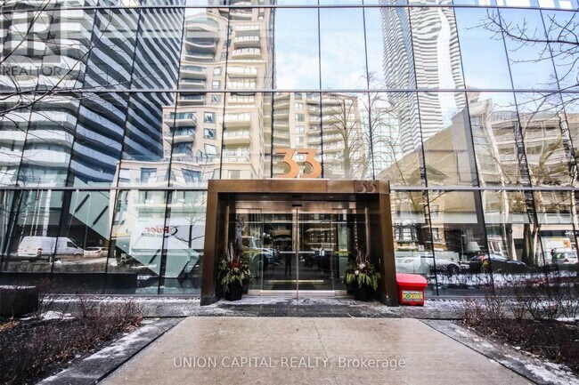 33 Charles St E in Toronto, ON - Building Photo - Building Photo