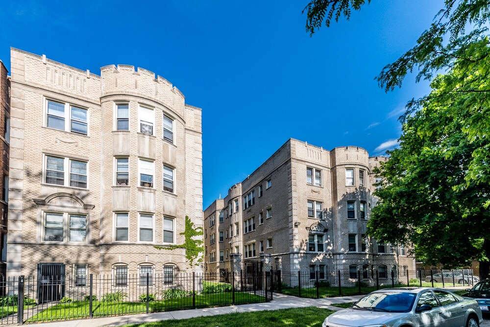 7700 S Kingston Ave in Chicago, IL - Building Photo