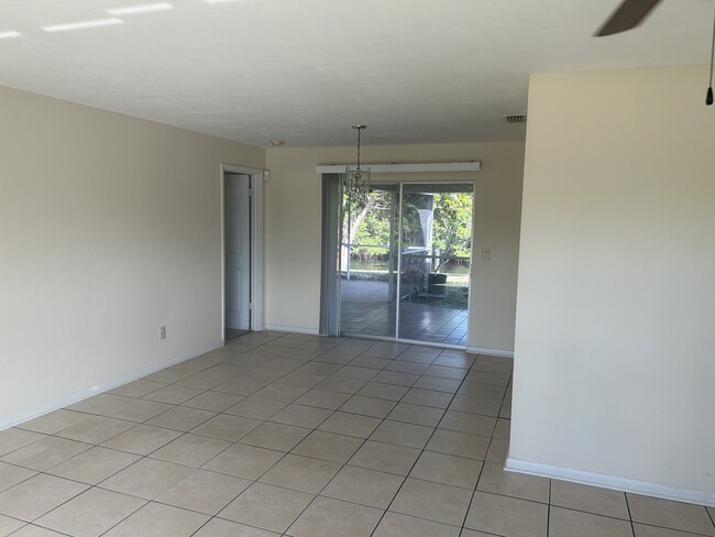 1809 Everest Pkwy in Cape Coral, FL - Building Photo - Building Photo