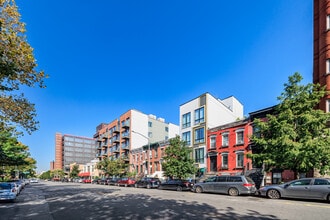 869 Park Ave in Brooklyn, NY - Building Photo - Building Photo