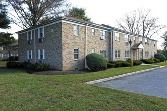 Sharon Arms in Robbinsville, NJ - Foto de edificio - Building Photo