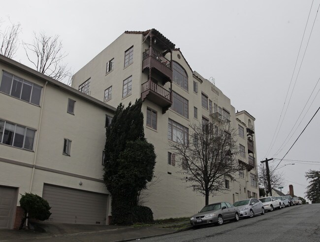 700 E 24th St in Oakland, CA - Building Photo - Building Photo