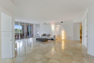 749 Crandon Blvd in Key Biscayne, FL - Building Photo - Building Photo