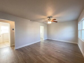 3910 Ivy St in Sacramento, CA - Building Photo - Building Photo