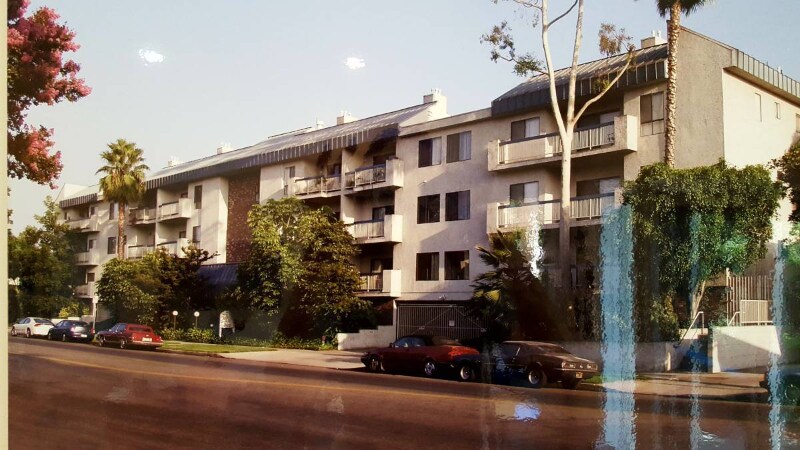 12840 Moorpark St in Los Angeles, CA - Building Photo