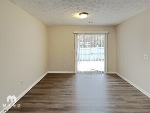2101 Mallard Way in Lithonia, GA - Foto de edificio - Building Photo