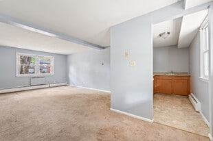 78 Orchard St, Unit 68 in East Hartford, CT - Building Photo