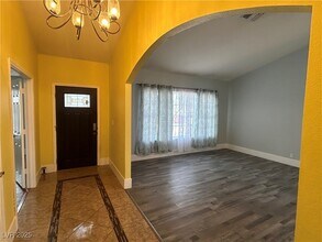 3436 N Tenaya Wy in Las Vegas, NV - Foto de edificio - Building Photo