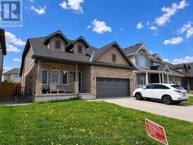 9469 Tallgrass Ave in Niagara Falls, ON - Building Photo