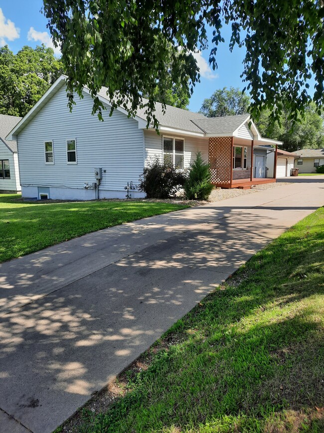 512 8th St NW in Buffalo, MN - Building Photo - Building Photo