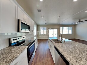 82 Bonny Lake Ct in Henderson, NV - Foto de edificio - Building Photo