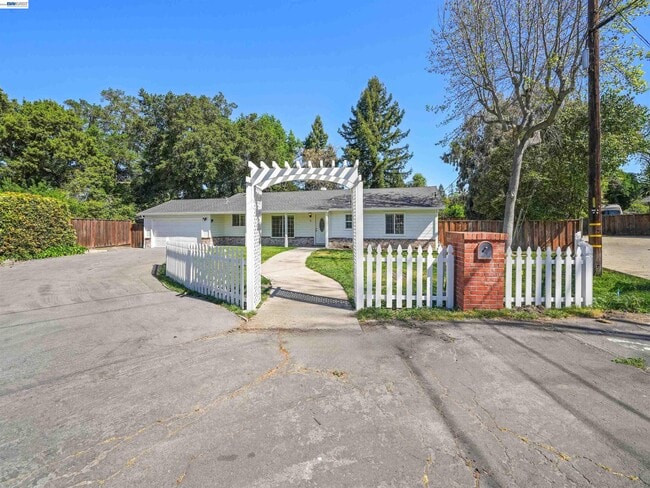 property at 72 Orchard Ct