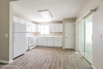 739 Helmwood Cir in Mount Washington, KY - Building Photo - Building Photo