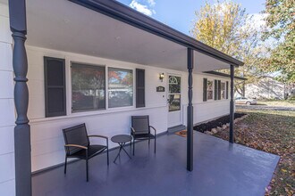 210 W El Cortez Dr in Columbia, MO - Building Photo - Building Photo