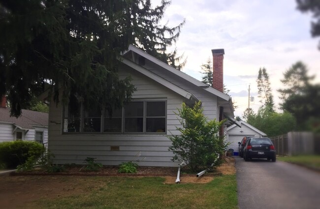 property at 1207 W Daniel St
