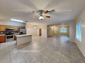 17755 W Maui Ln in Surprise, AZ - Foto de edificio - Building Photo