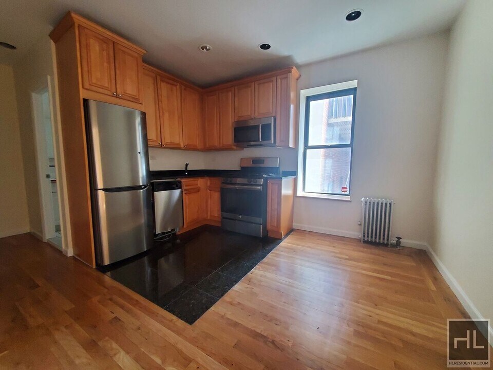 EAST 80 STREET in New York, NY - Building Photo
