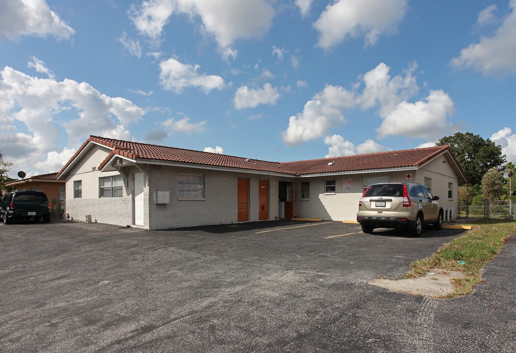 3600 Riverside Dr in Coral Springs, FL - Foto de edificio