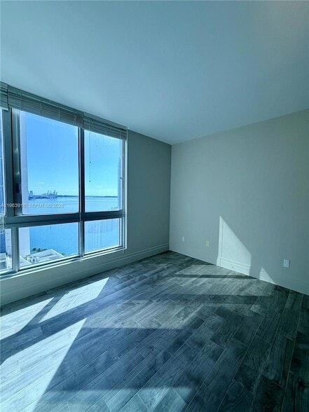 300 S Biscayne Blvd, Unit T1414 in Miami, FL - Building Photo - Building Photo