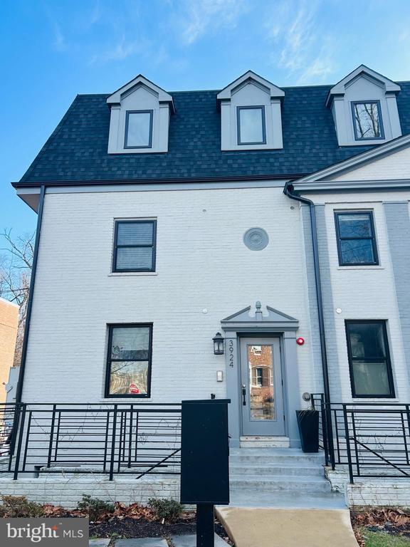 property at 3924 W St NW