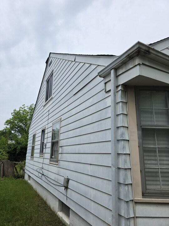 20267 Ferguson St in Detroit, MI - Building Photo