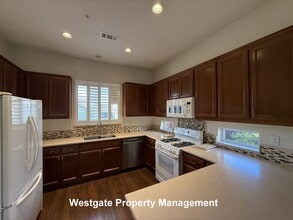 1920 Winchester Ln in Petaluma, CA - Building Photo - Building Photo