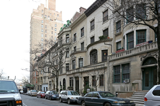 311 W 74th St in New York, NY - Building Photo - Building Photo