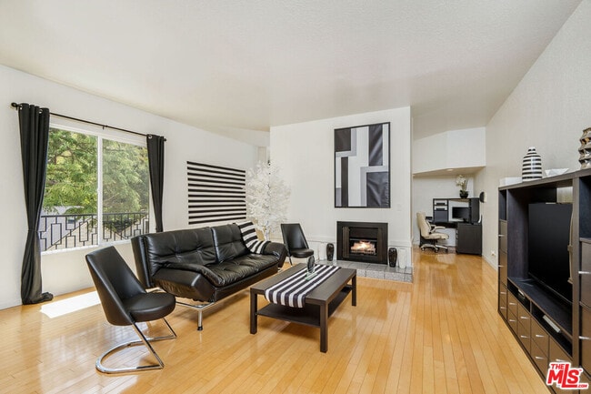 property at 2041 Roscomare Rd