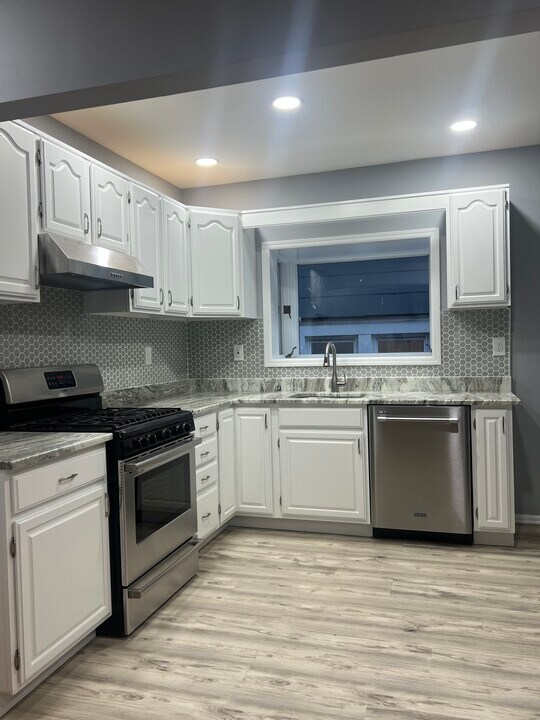 18 Magnolia Ave, Unit 1Floor in Kearny, NJ - Foto de edificio