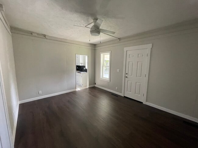 407 W Boston St, Unit 2 in Syracuse, IN - Building Photo - Building Photo