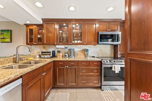 4337 Marina City Dr in Marina Del Rey, CA - Building Photo - Building Photo