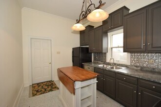 1668 N Van Buren St, Unit Lower unit in Milwaukee, WI - Foto de edificio - Building Photo