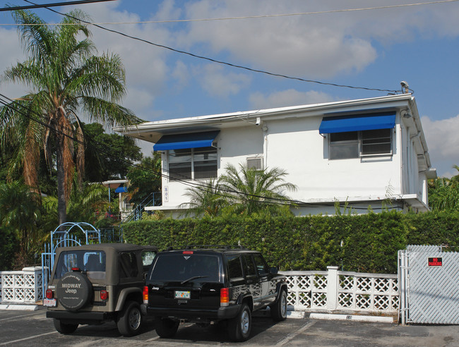 805 NE 18th Ave in Fort Lauderdale, FL - Foto de edificio - Building Photo