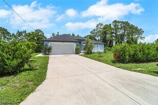 765 Aprile Ave S in Lehigh Acres, FL - Building Photo