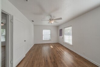 852 Edgefield Rd in Fort Worth, TX - Building Photo - Building Photo