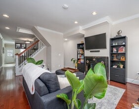 129 W Ostend St in Baltimore, MD - Building Photo - Building Photo