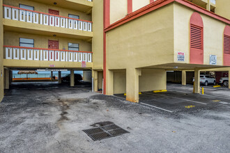 La Brisas in Madeira Beach, FL - Building Photo - Building Photo