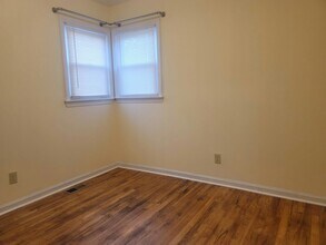 5733 E Skinner St in Wichita, KS - Building Photo - Building Photo