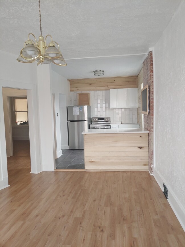 4010 Butler St, Unit 2