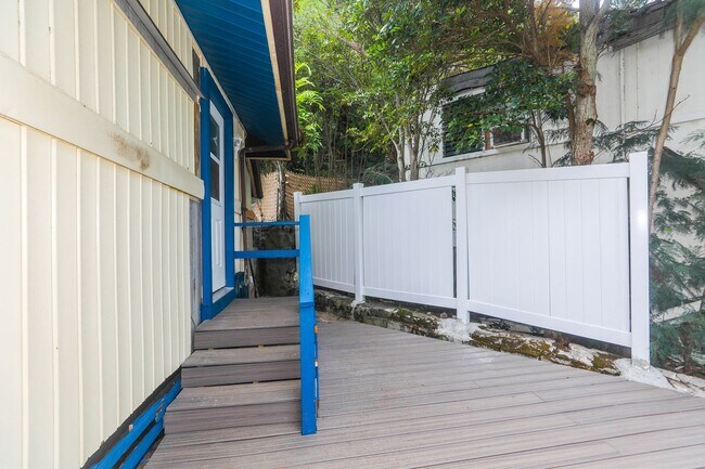 2343 Kuahea St-Unit -Studio in Honolulu, HI - Building Photo - Building Photo