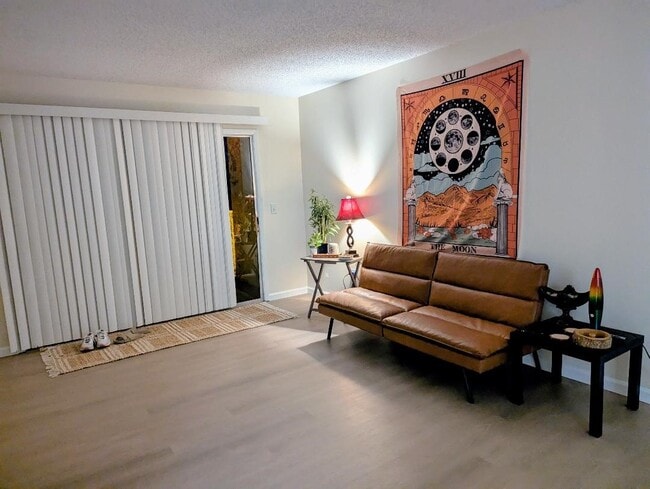 662 Kenwick Cir, Unit Casselberry Unit 102 in Casselberry, FL - Foto de edificio - Building Photo