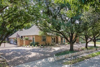 2004 Crown Knoll Ln in Plano, TX - Building Photo - Building Photo