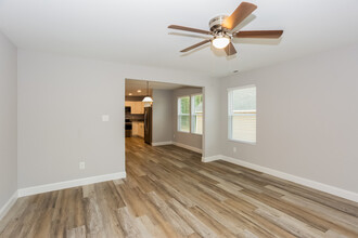 402 E Louisiana Ave in Bessemer City, NC - Building Photo - Building Photo