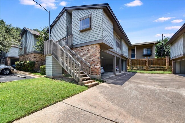 property at 7122 Wood Hollow Dr