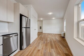 48 Chadwick St in Paterson, NJ - Building Photo - Building Photo