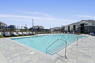 HoM at River Hills in Tampa, FL - Building Photo - Building Photo