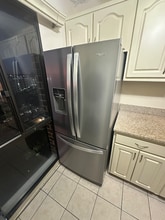 250 S Reynolds St, Unit 1104 in Alexandria, VA - Foto de edificio - Building Photo