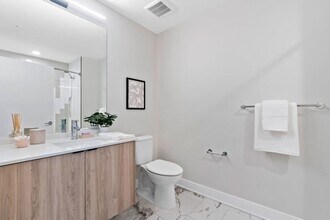 1063 W Van Buren St in Chicago, IL - Foto de edificio - Building Photo