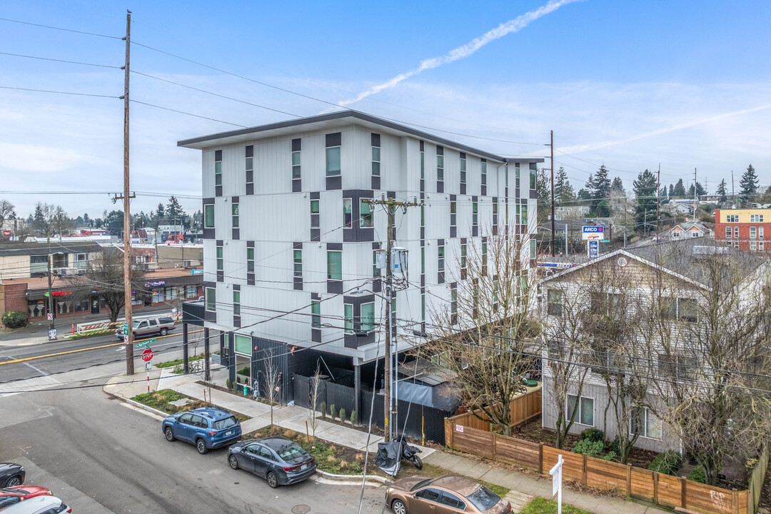 Ed John Apartments in Seattle, WA - Building Photo